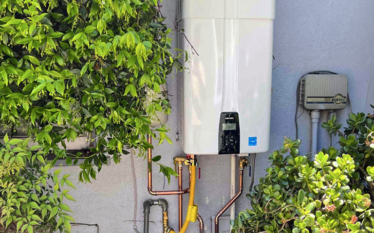 Tank vs Tankless Water Heater in California